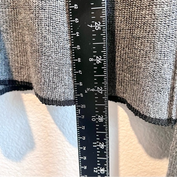 Vince Camuto Gray Knit Sweater Lightweight Bell Sleeves Soft Size Petite Medium - Picture 7 of 8